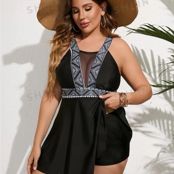 Two piece swim dress only worn once than lost weight - Picture 5 of 6